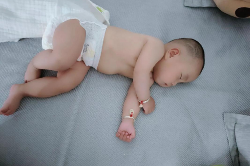 双峰几个月宝宝会抬头